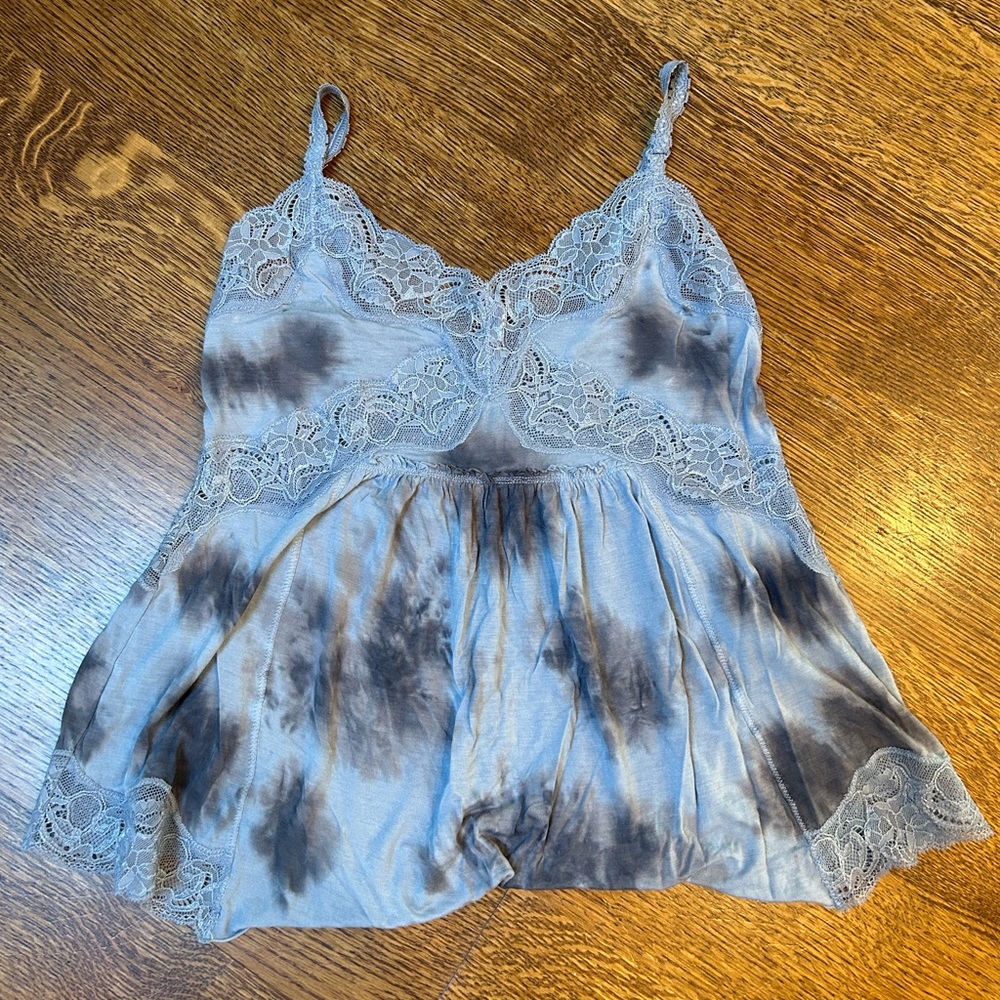 Free People blue tie dye Lace Trim tank top. Size XS.